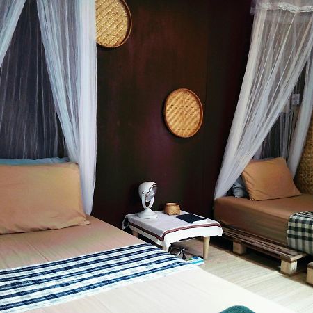 Twin House @ Tapae Hostel Chiang Mai Buitenkant foto