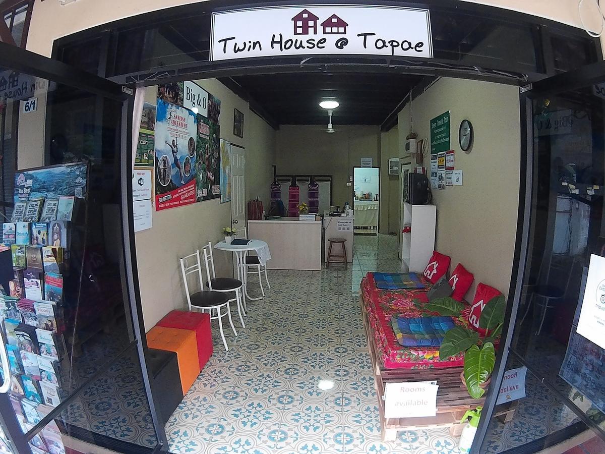 Twin House @ Tapae Hostel Chiang Mai Buitenkant foto