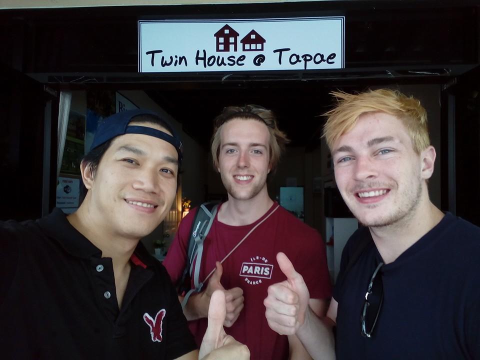 Twin House @ Tapae Hostel Chiang Mai Buitenkant foto