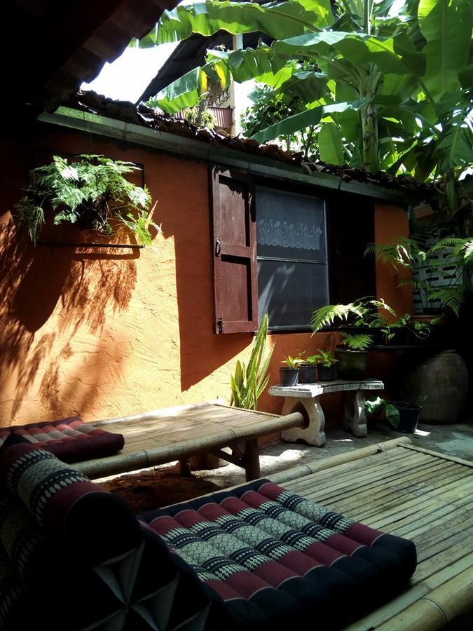 Twin House @ Tapae Hostel Chiang Mai Buitenkant foto