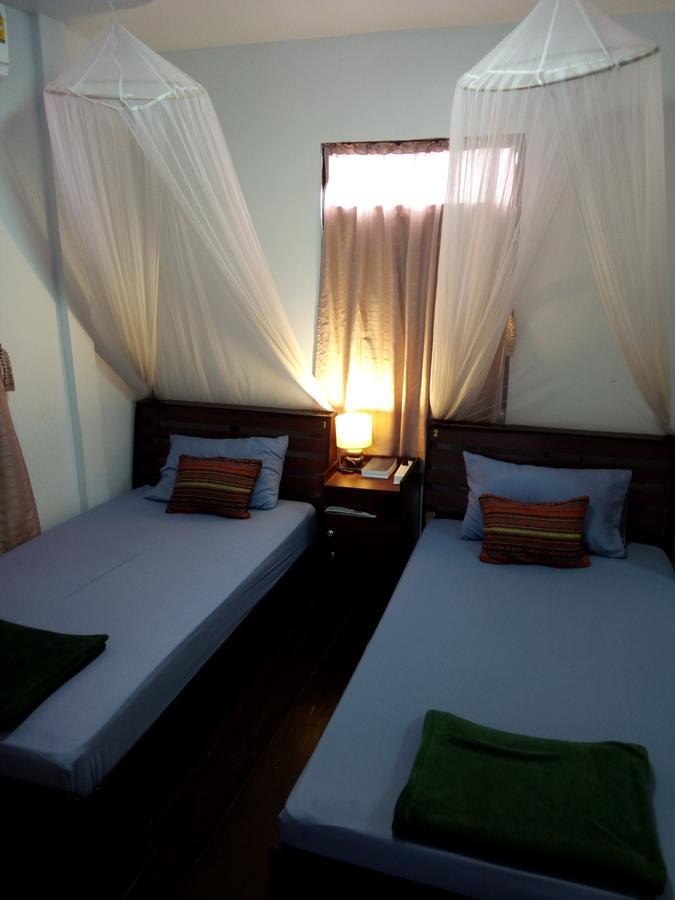 Twin House @ Tapae Hostel Chiang Mai Buitenkant foto