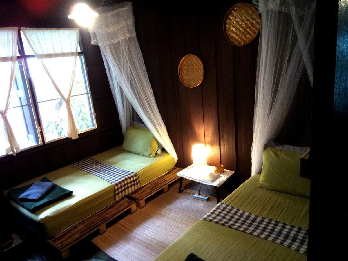 Twin House @ Tapae Hostel Chiang Mai Buitenkant foto