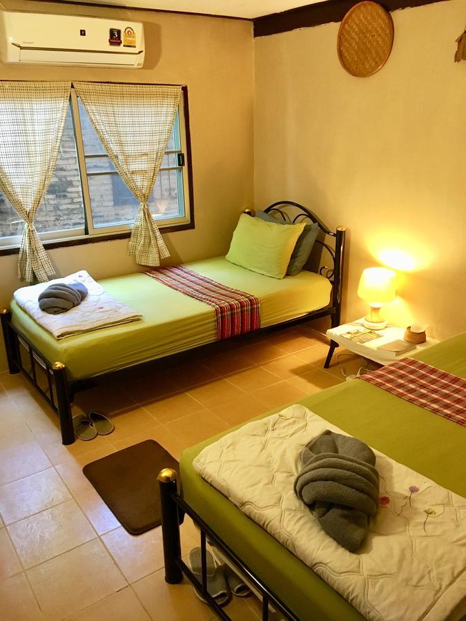 Twin House @ Tapae Hostel Chiang Mai Buitenkant foto