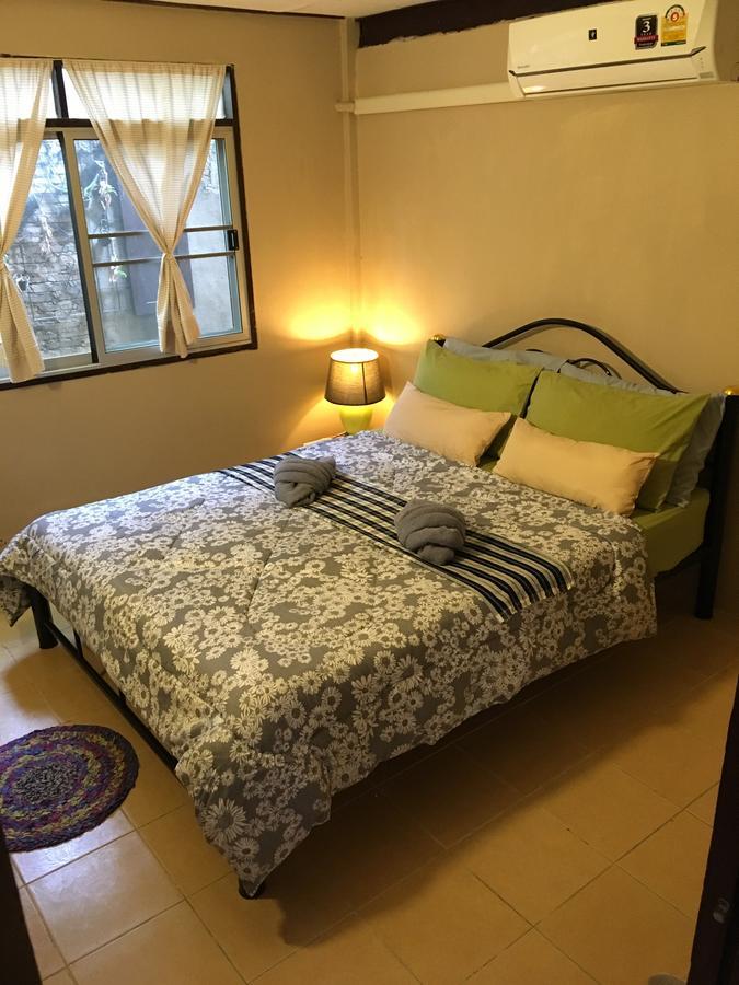 Twin House @ Tapae Hostel Chiang Mai Buitenkant foto