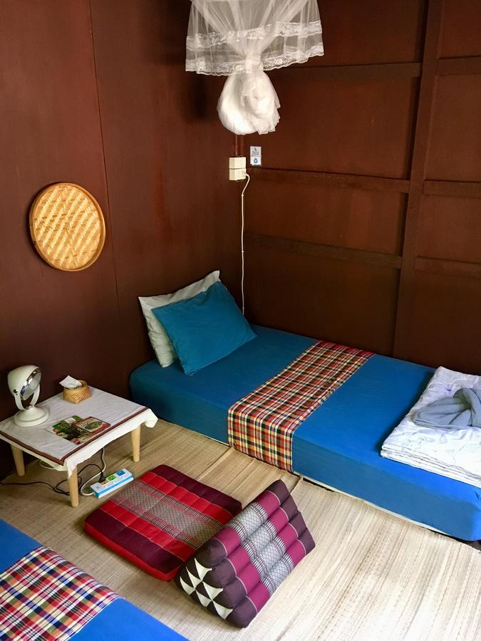 Twin House @ Tapae Hostel Chiang Mai Buitenkant foto