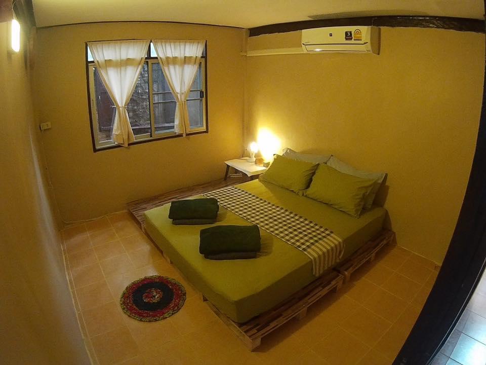Twin House @ Tapae Hostel Chiang Mai Buitenkant foto