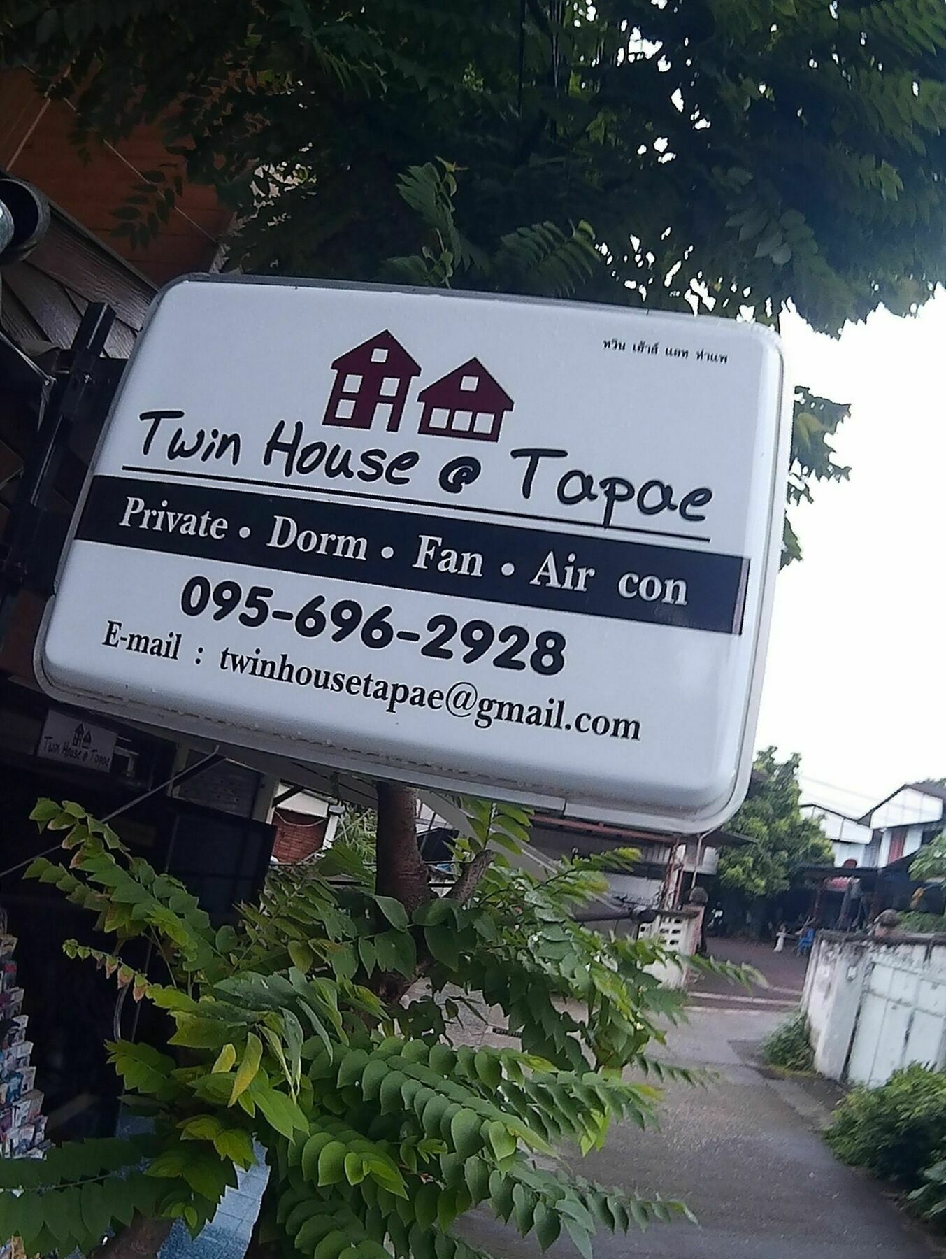 Twin House @ Tapae Hostel Chiang Mai Buitenkant foto